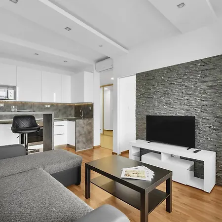 Bright With Parking & Balcony * 브라티슬라바