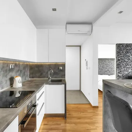 Apartament Bright With Parking & Balcony