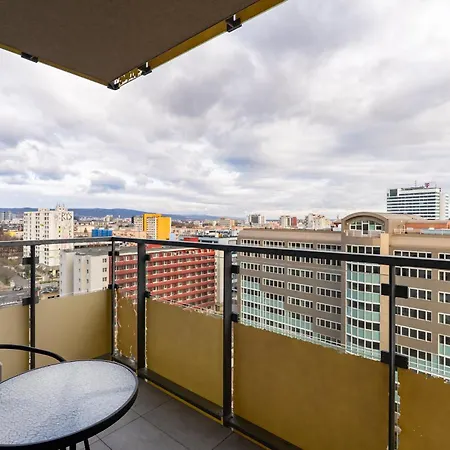 Bright With Parking & Balcony Апартаменты *