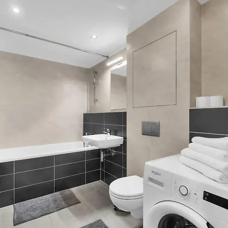 Apartment Bright With Parking & Balcony