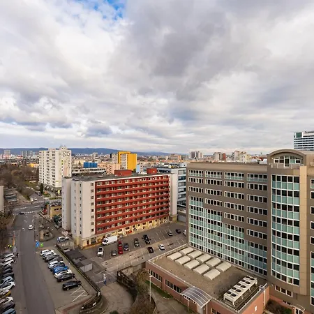 Bright With Parking & Balcony Apartmán *