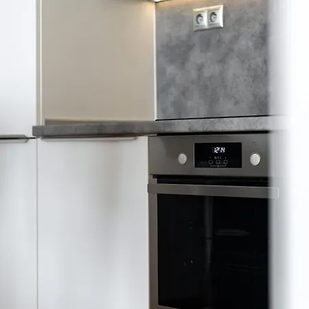 Bright With Parking & Balcony Апартаменты