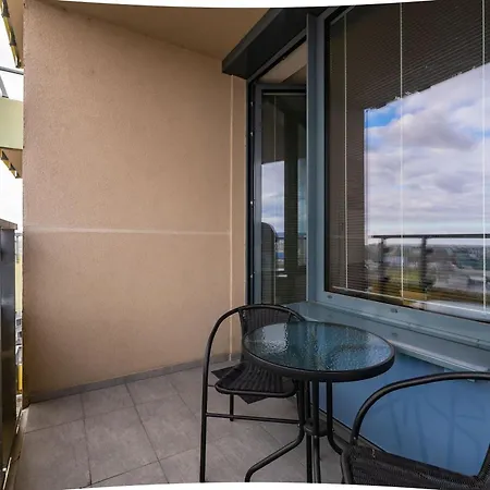 Bright With Parking & Balcony Апартаменты *