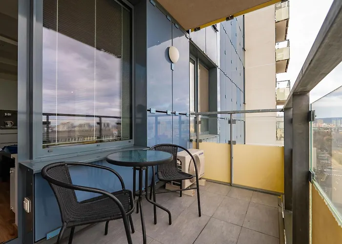 Apartmán Bright With Parking & Balcony