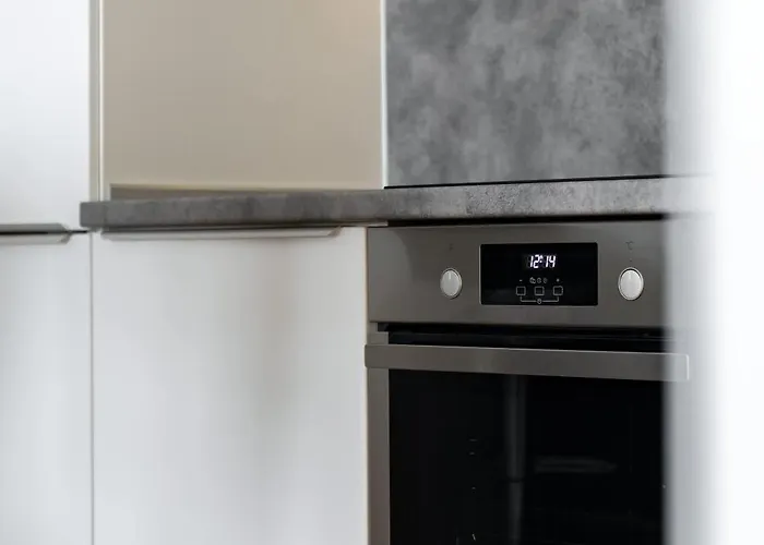 Bright With Parking & Balcony Apartament