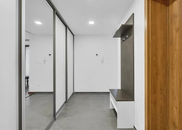 Apartmán Bright With Parking & Balcony *