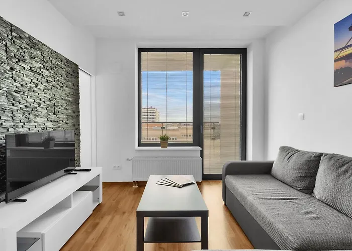 Bright With Parking & Balcony Apartamento Bratislava