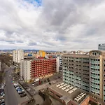 Bright With Parking & Balcony Διαμέρισμα *